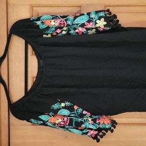 Sexy off-the-shoulder blouse with embroidered sleeves
